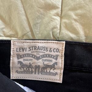 Levi’s Men’s Light weight Jeans. 32x34